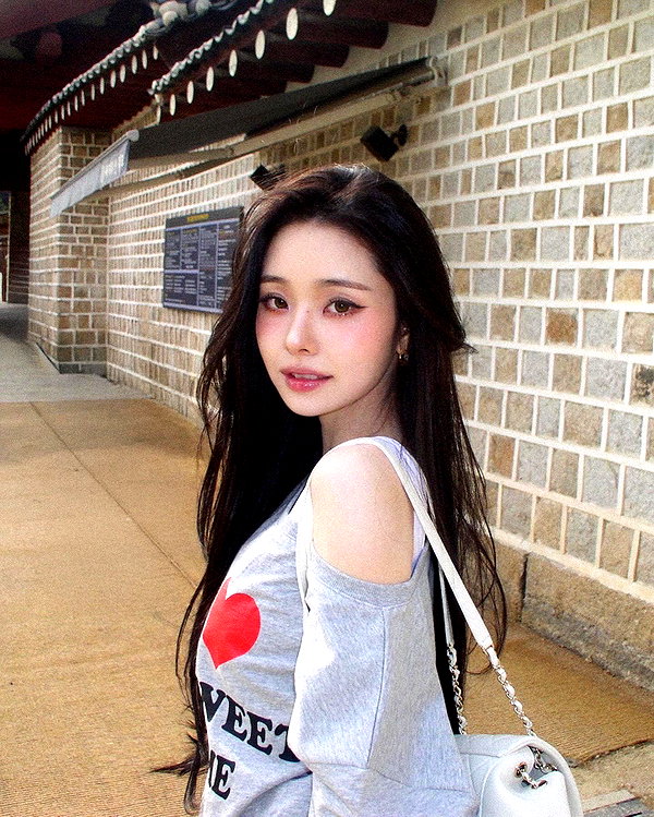 dear.zia instagram image archive image
