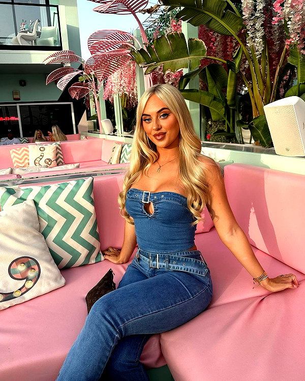 rhiannonbluee instagram image archive image