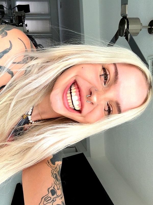 peachtoot.plz instagram image archive image