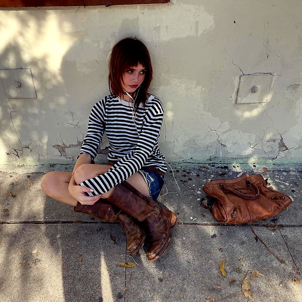 Archived image from @lolabllue on Instagram