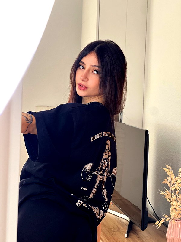 cata.leyah instagram image archive image