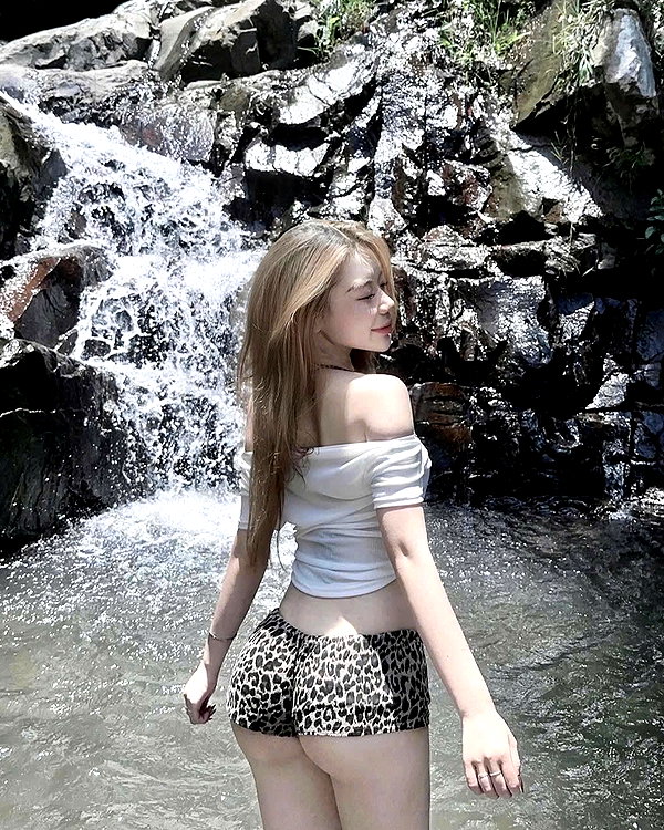 lyhythuedoxinh instagram image archive image