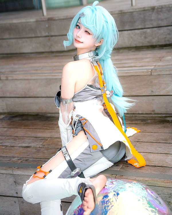 xier_cos instagram image archive image