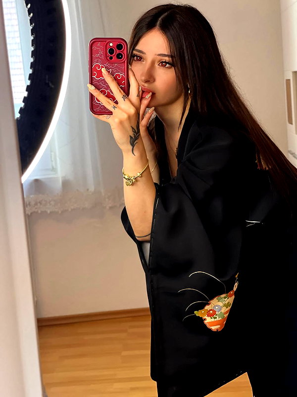 cata.leyah instagram image archive image