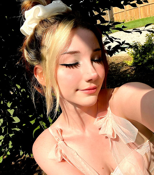 danielle.mercedie instagram image archive image