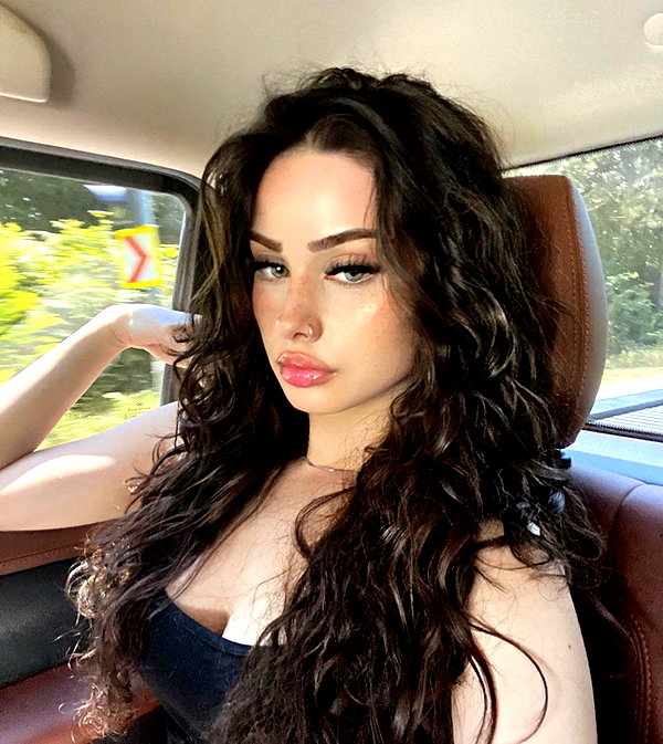 baddiesessence instagram image archive image