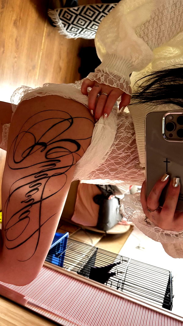 llofreaki instagram image archive image
