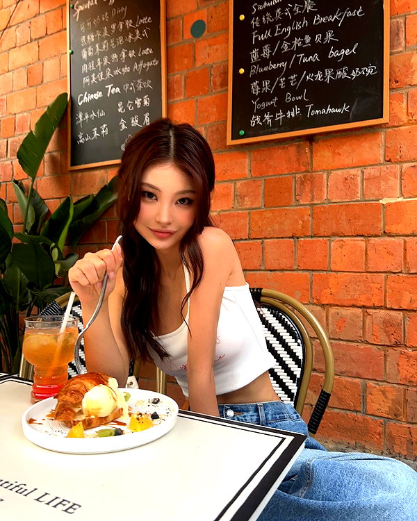 ll.lu1s instagram image archive image