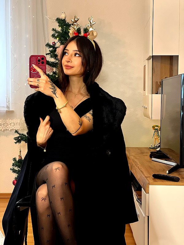 cata.leyah instagram image archive image