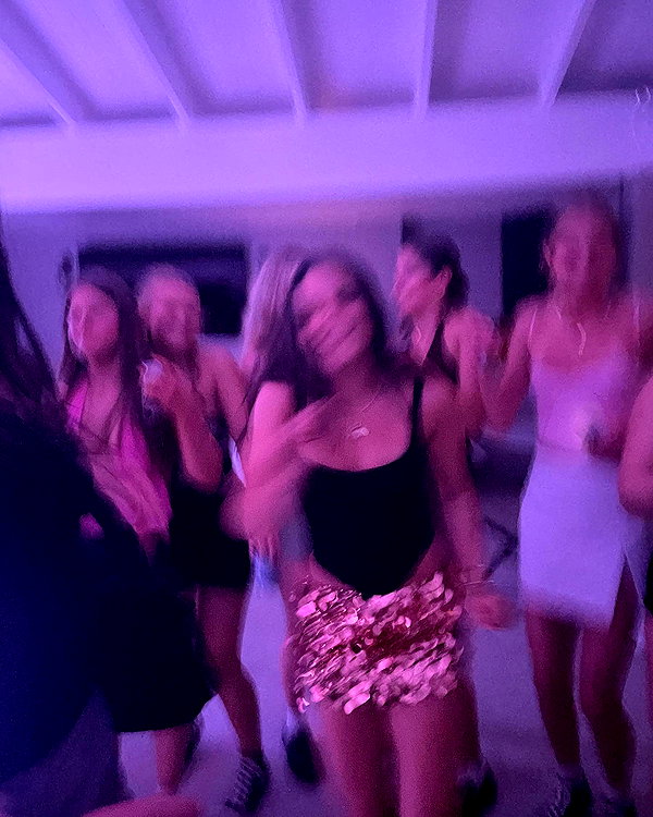 daisy_r_19 instagram image archive image