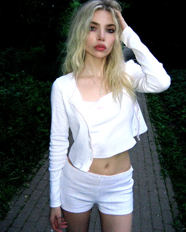 anya4everr instagram image archive image