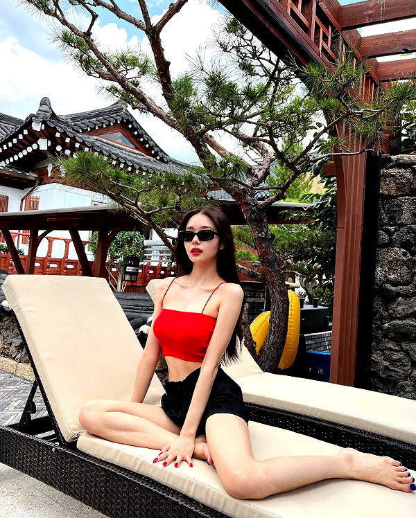 dear.zia instagram image archive image