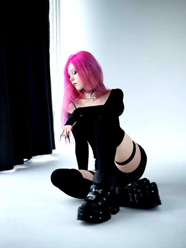 tiny.eviluv instagram image archive image