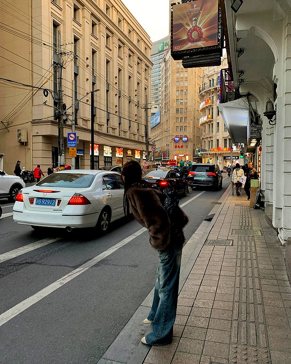 daxbin instagram image archive image