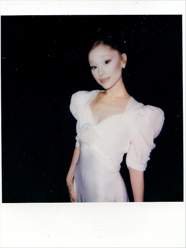 arianagrande instagram image archive image
