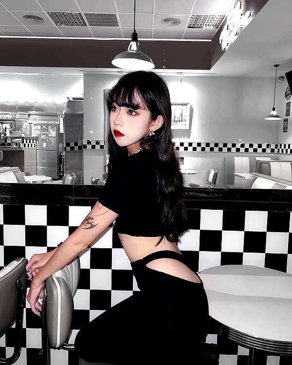 nixqq.425_ instagram image archive image