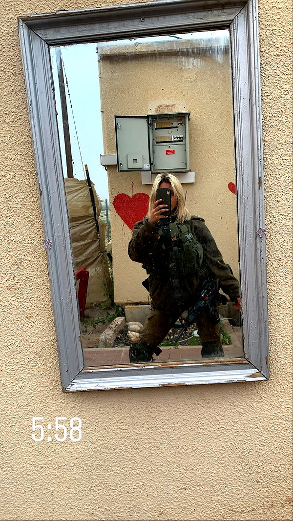 Archived image from @refaella_twina on Instagram