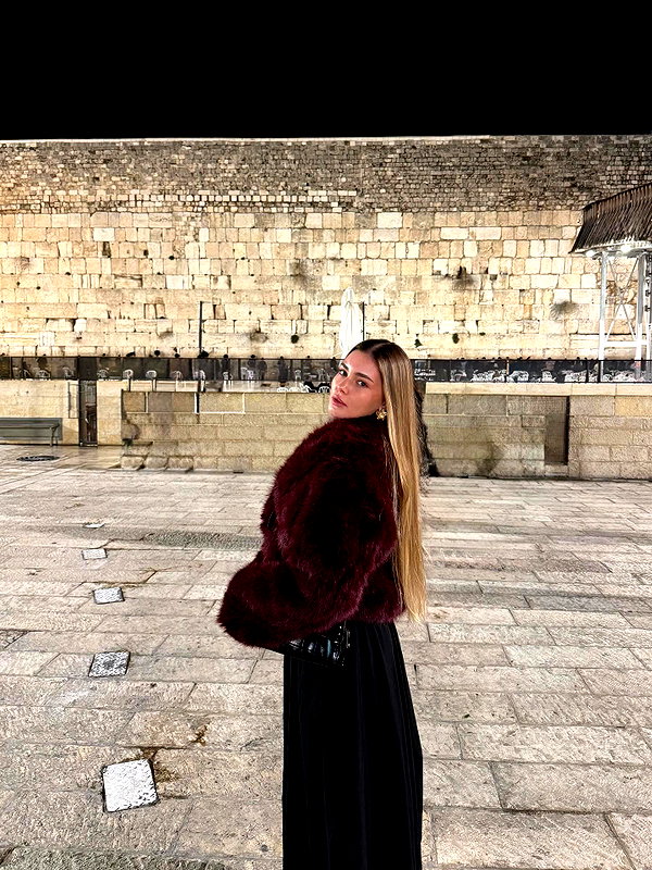 daniella_zeldis instagram image archive image