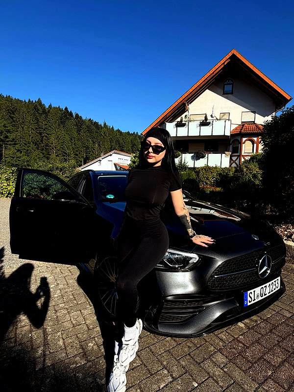 karin_orhov instagram image archive image