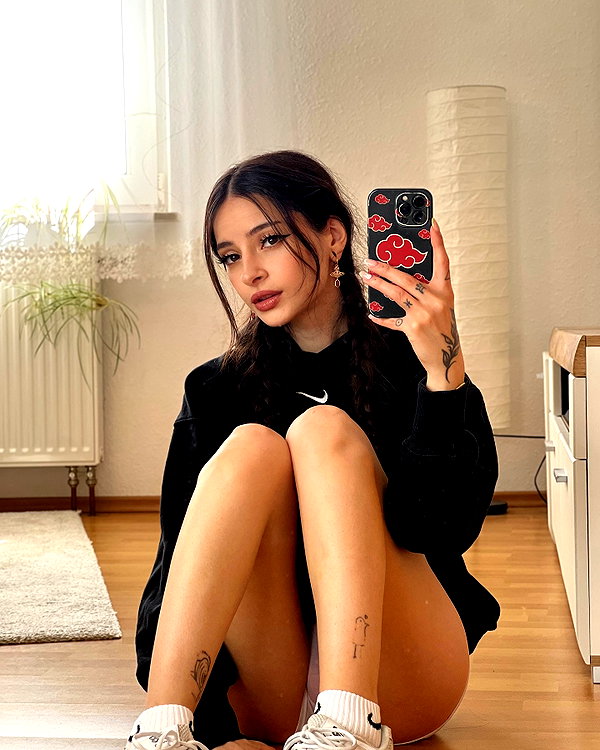 cata.leyah instagram image archive image