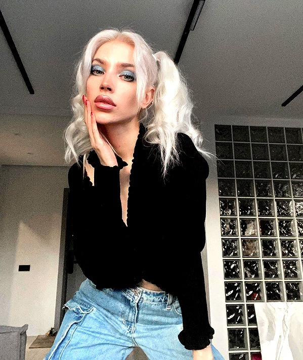 alien.hanna instagram image archive image