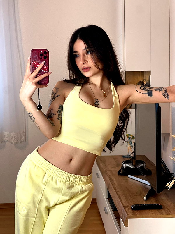 cata.leyah instagram image archive image