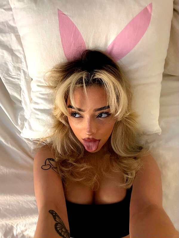 v.qx instagram image archive image