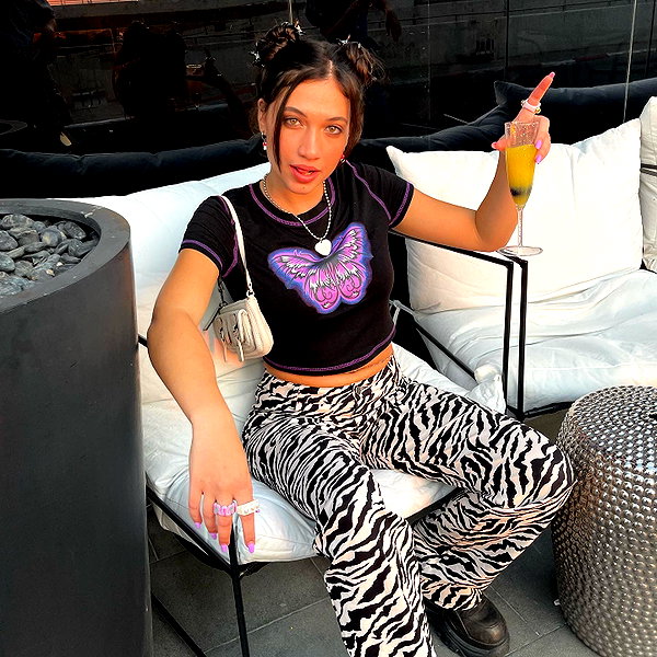 romi_henenson instagram image archive image