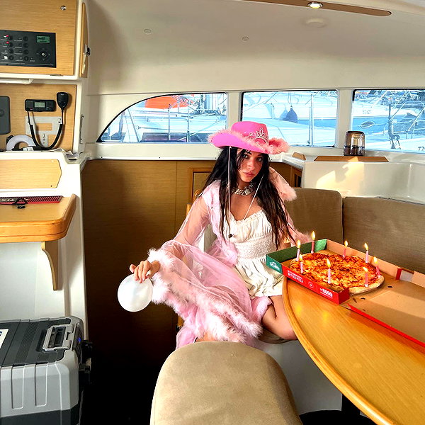 romi_henenson instagram image archive image