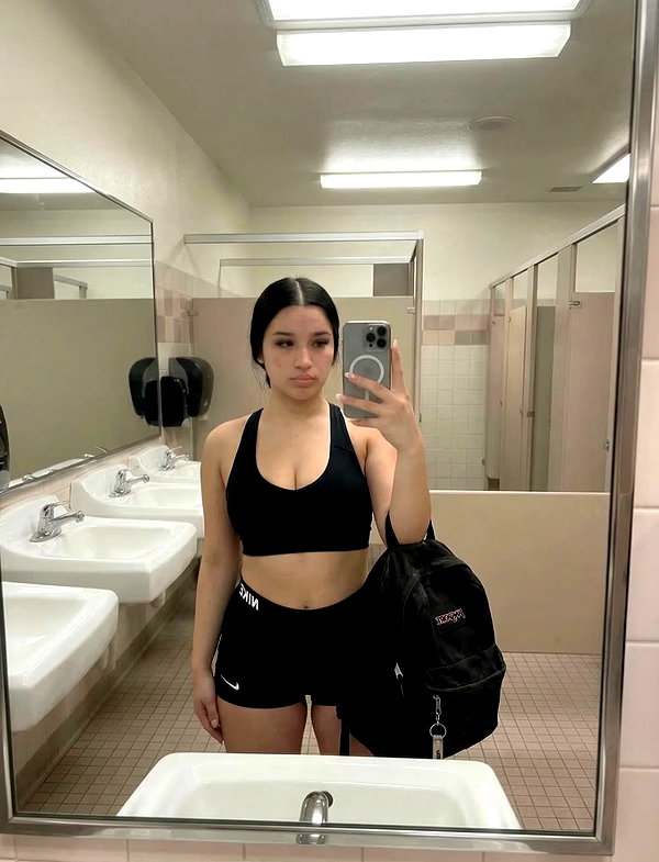 itsalexiiiss instagram image archive image