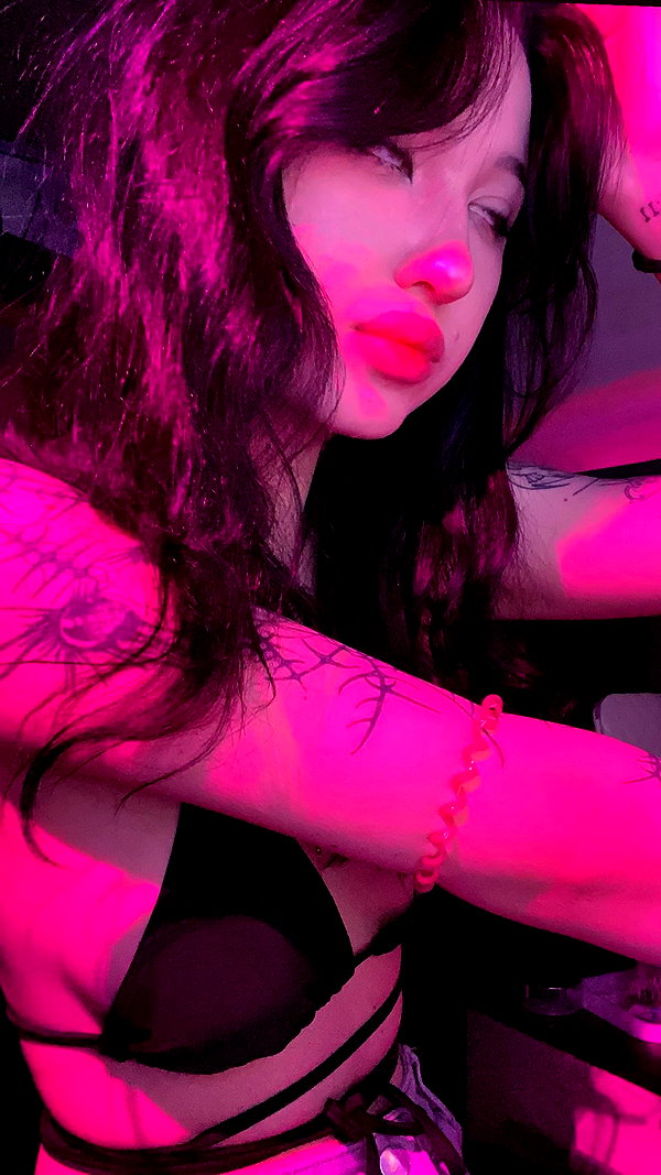 llofreaki instagram image archive image