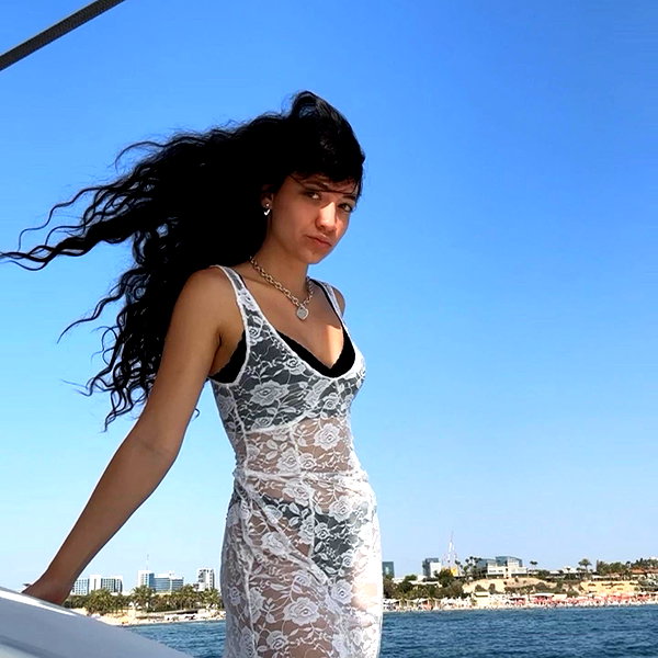 romi_henenson instagram image archive image