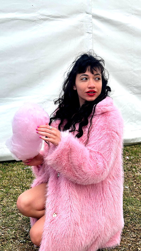 romi_henenson instagram image archive image