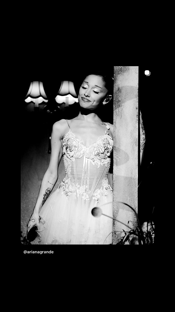 arianagrande instagram image archive image