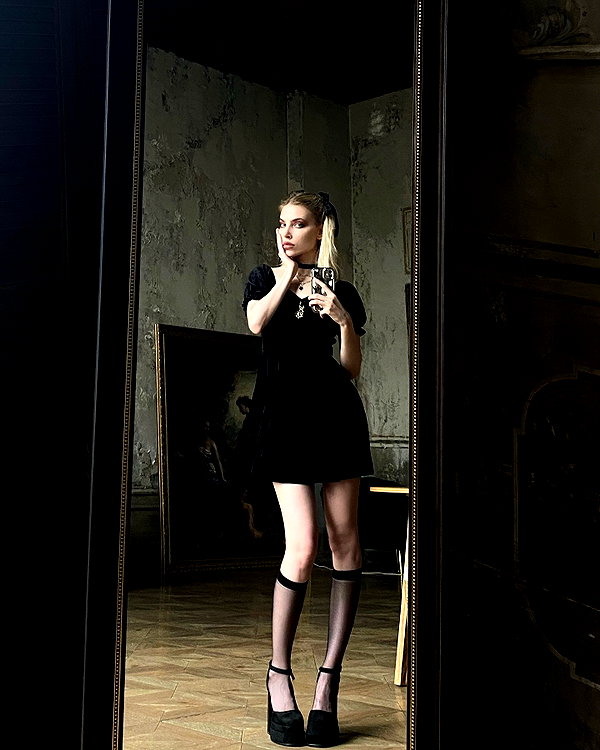 anya4everr instagram image archive image