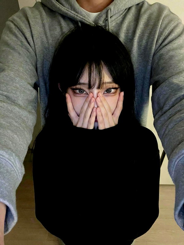 Archived image from @owol.xx on Instagram
