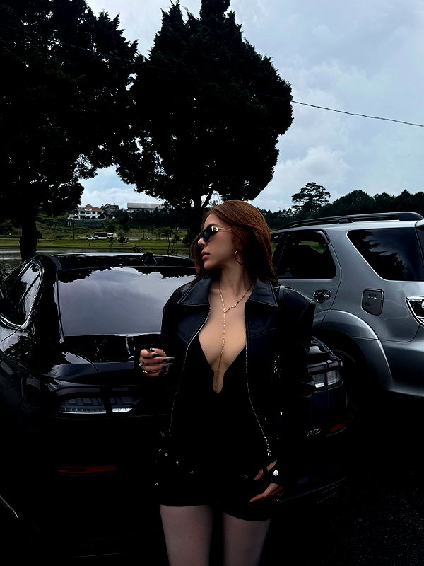 quenhi.phamm instagram image archive image
