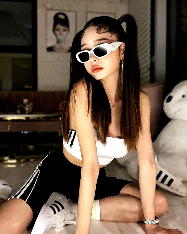 dear.zia instagram image archive image