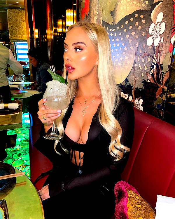 rhiannonbluee instagram image archive image
