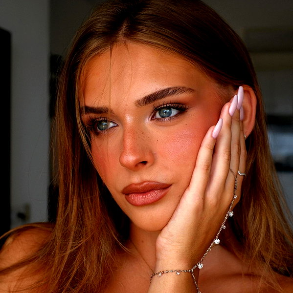 anastasya.maykis instagram image archive image