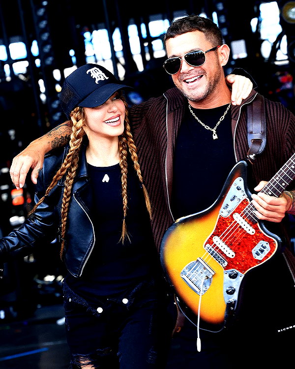 shakira instagram image archive image