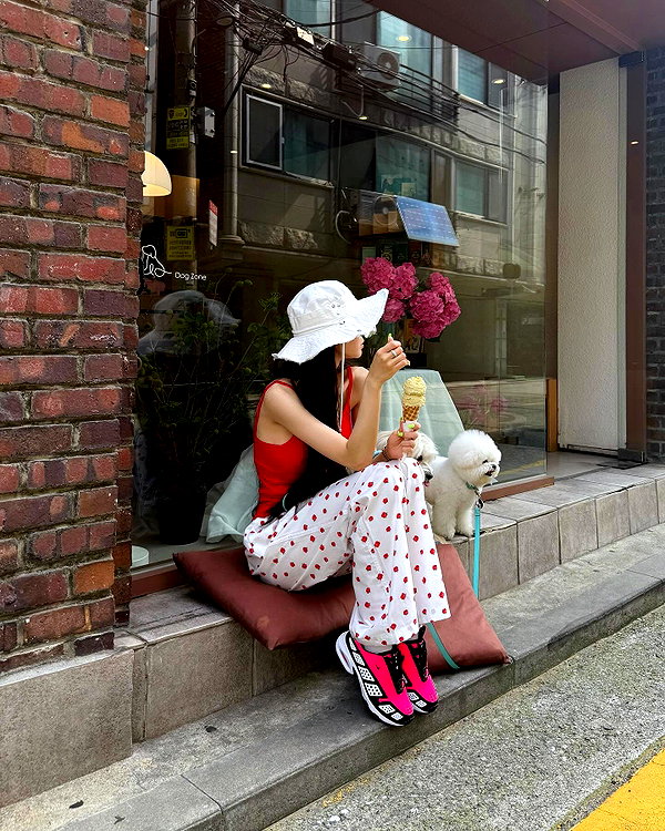dear.zia instagram image archive image
