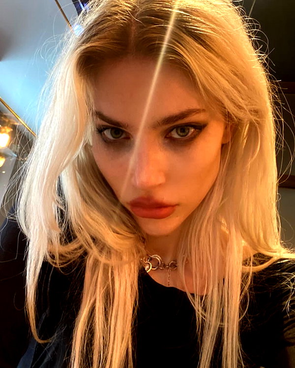 anya4everr instagram image archive image