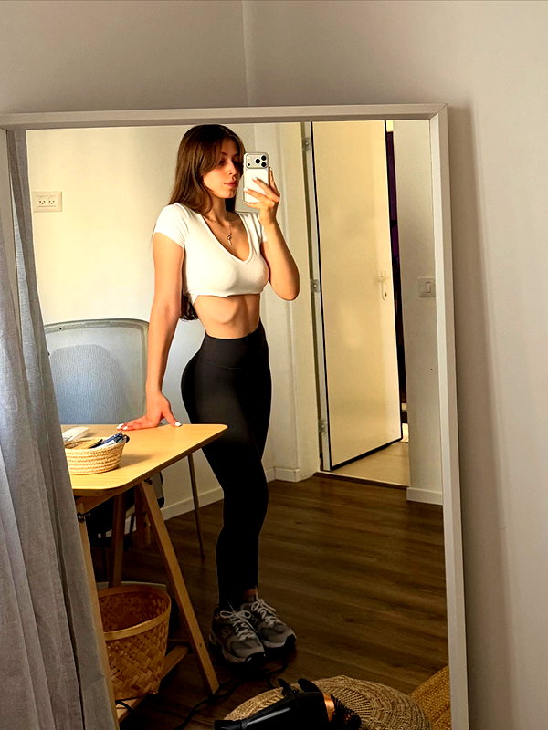 lia_ey99 instagram image archive image