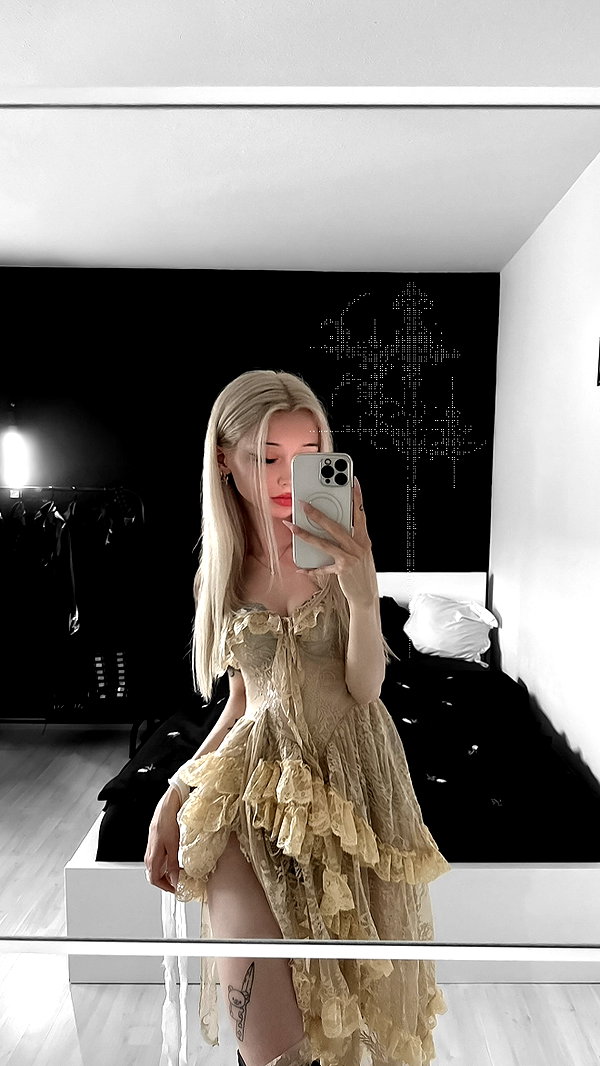 _lia.moon instagram image archive image