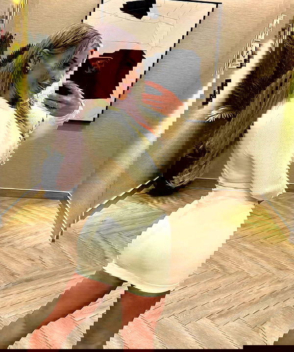 itshayleydavies itshayleydavies archive image