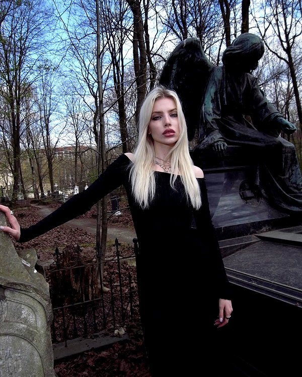 anya4everr instagram image archive image