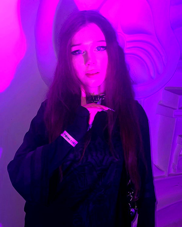 tiny.eviluv instagram image archive image