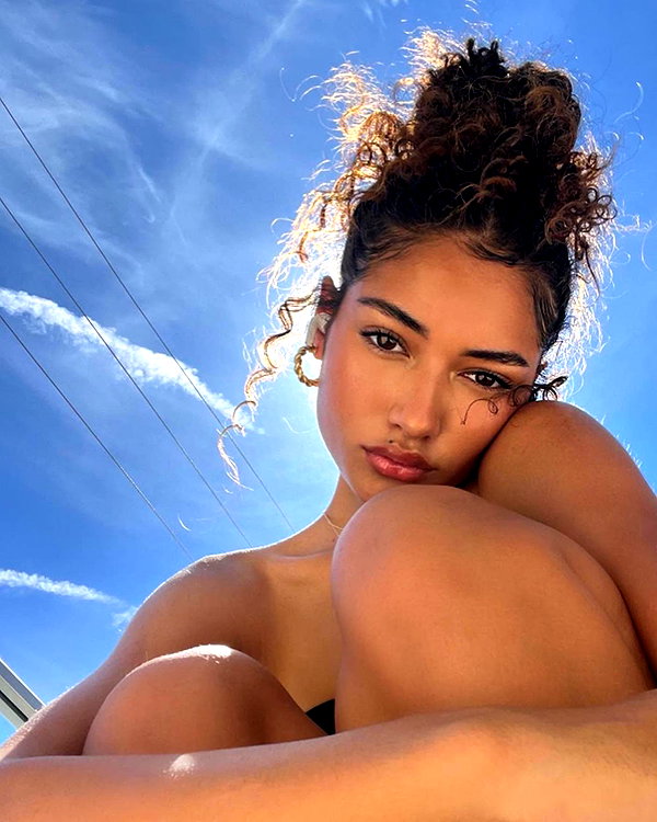 baddiesessence instagram image archive image