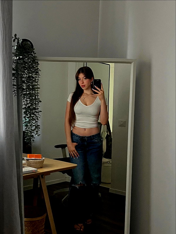 lia_ey99 instagram image archive image